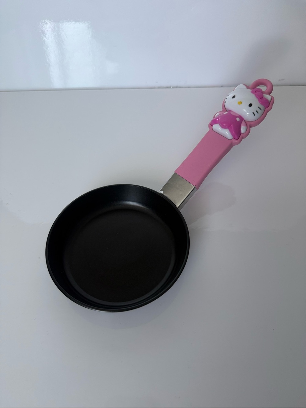 2013 Sanrio HELLO KITTY Non Stick Fry Pan Good Condition